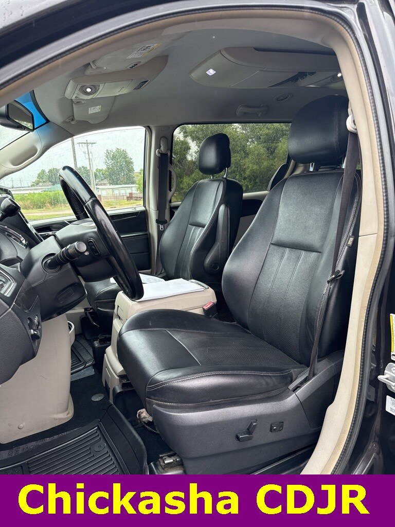 2015 Chrysler Town & Country Touring photo 4