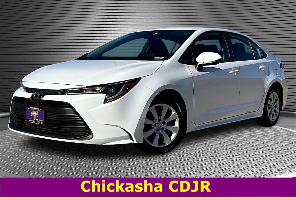 2024 Toyota Corolla LE's photo