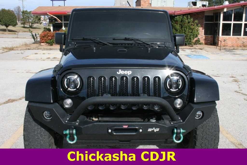 2017 Jeep Wrangler Unlimited Rubicon photo 2