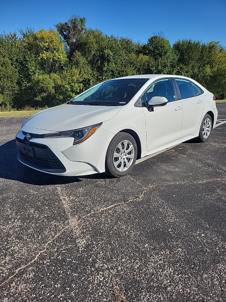 2024 Toyota Corolla LE photo 3