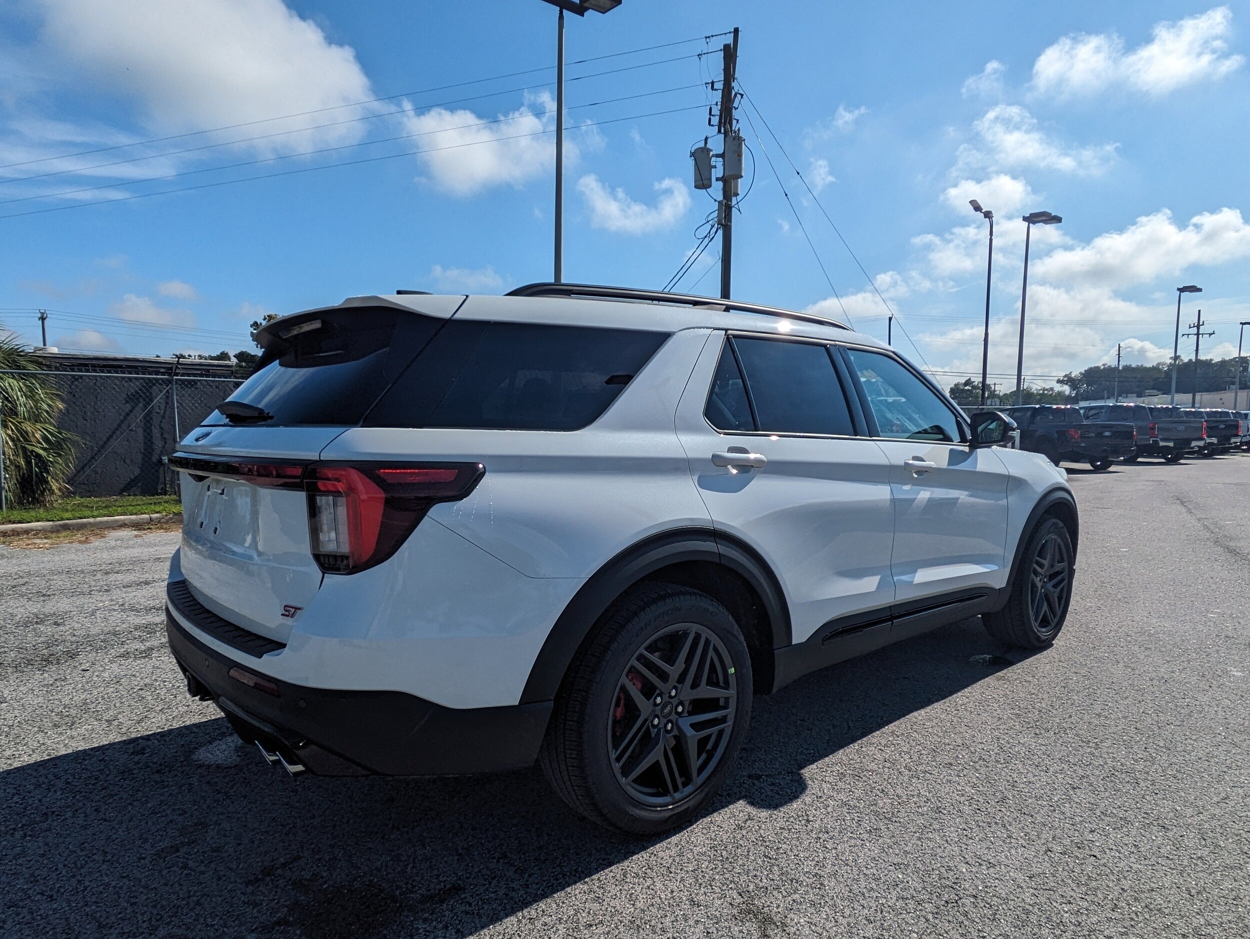 2025 Ford Explorer ST photo 4