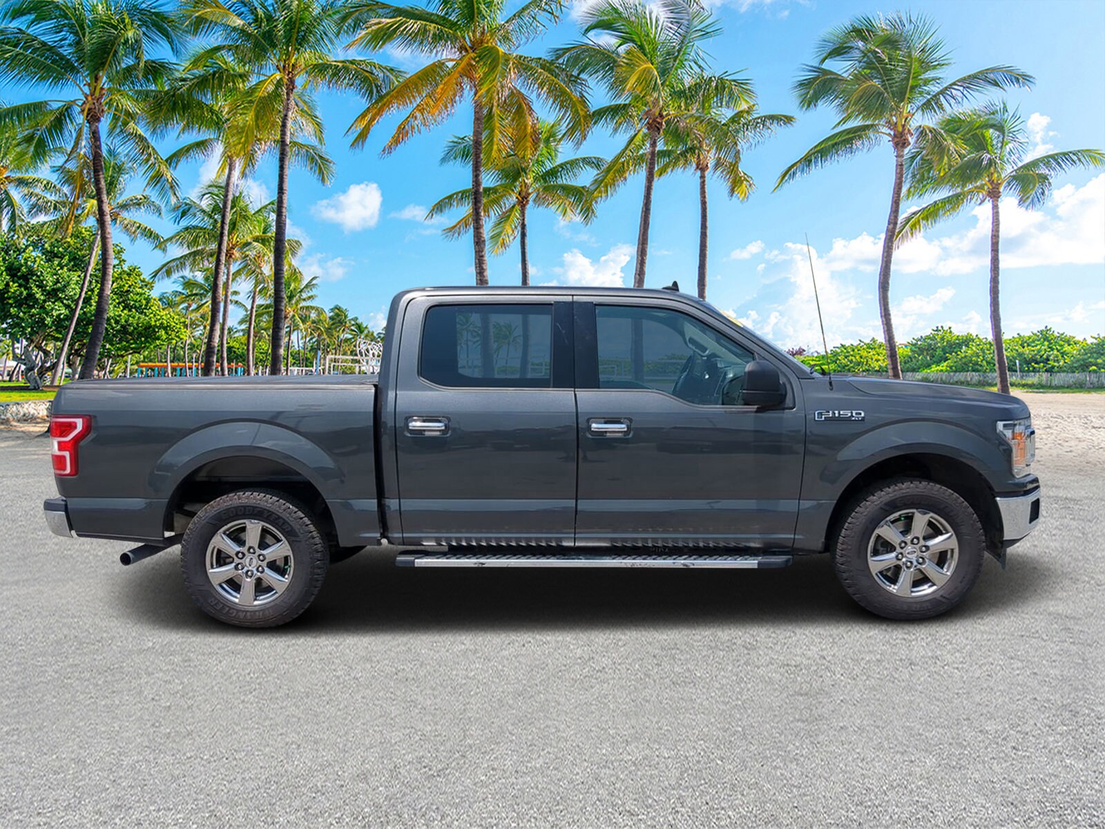 2020 Ford F-150 XLT photo 2