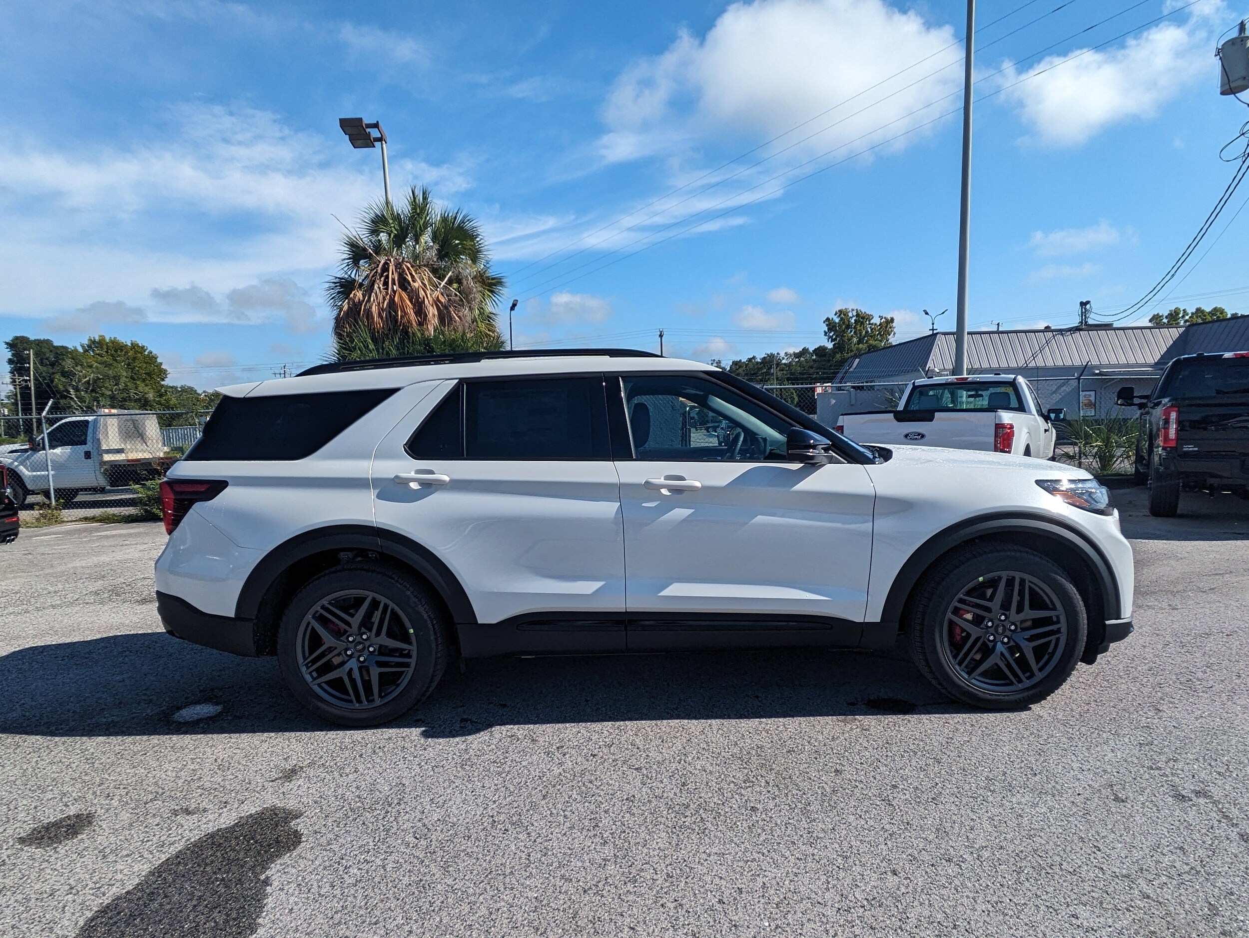 2025 Ford Explorer ST photo 3