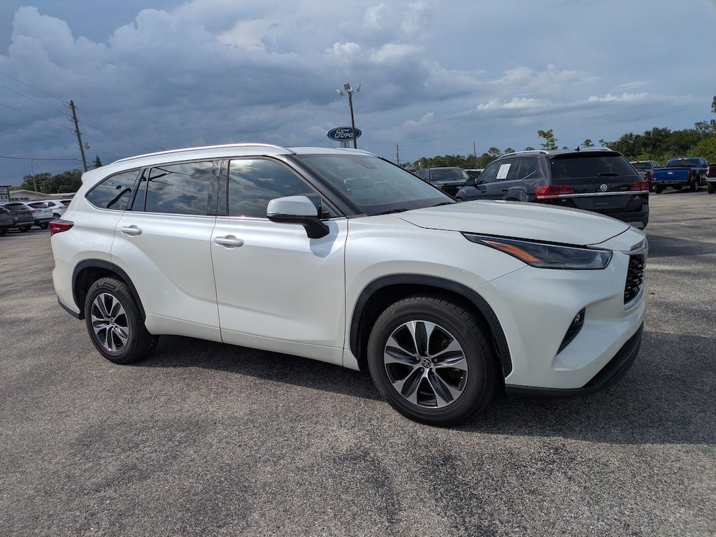 Used 2021 Toyota Highlander XLE SUV