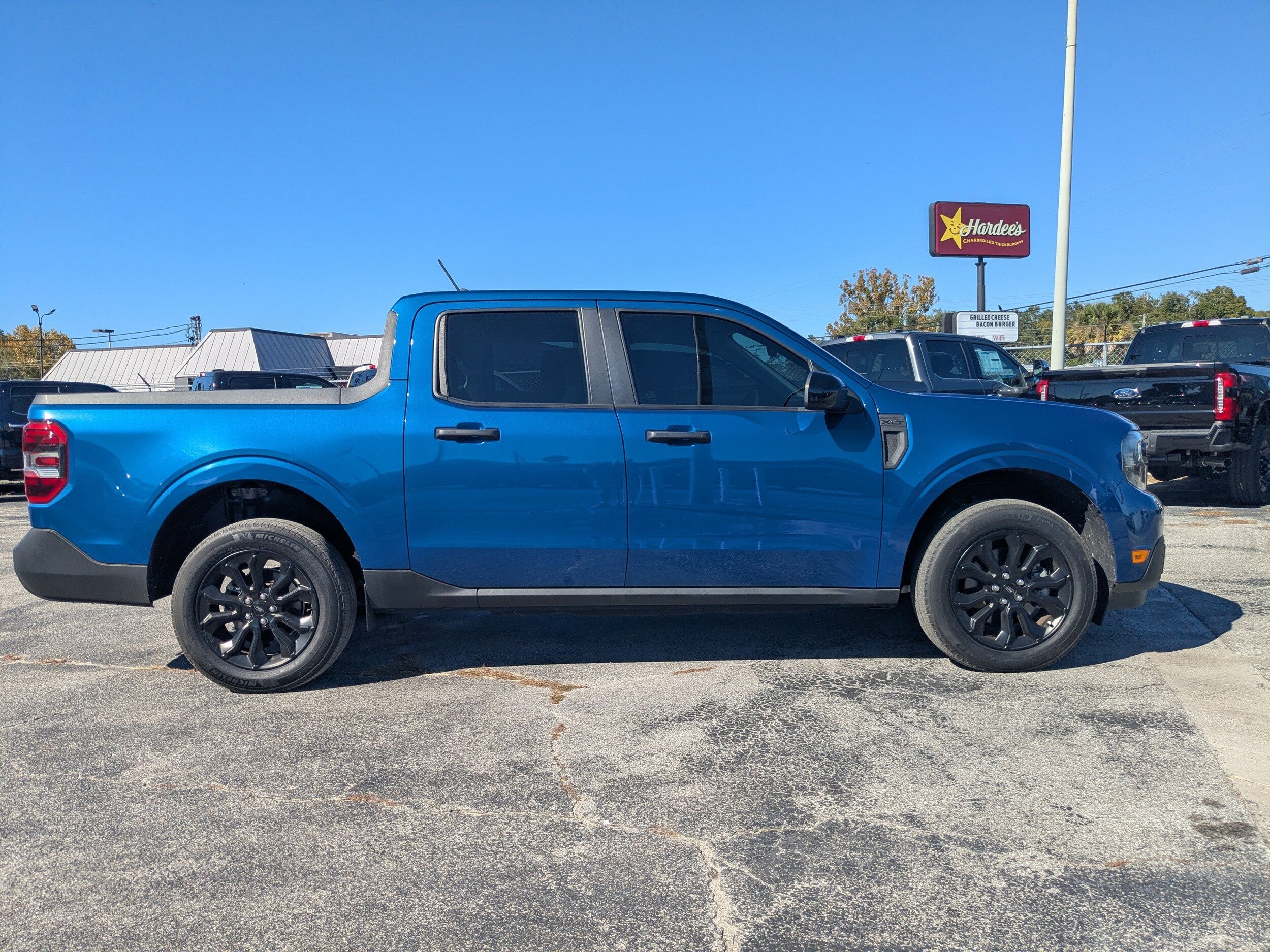 2023 Ford Maverick XLT photo 2