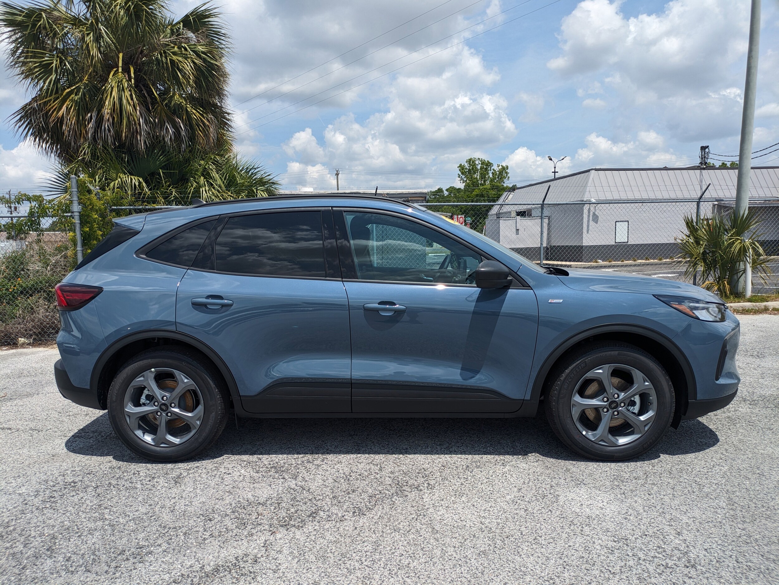 2025 Ford Escape ST-Line photo 3