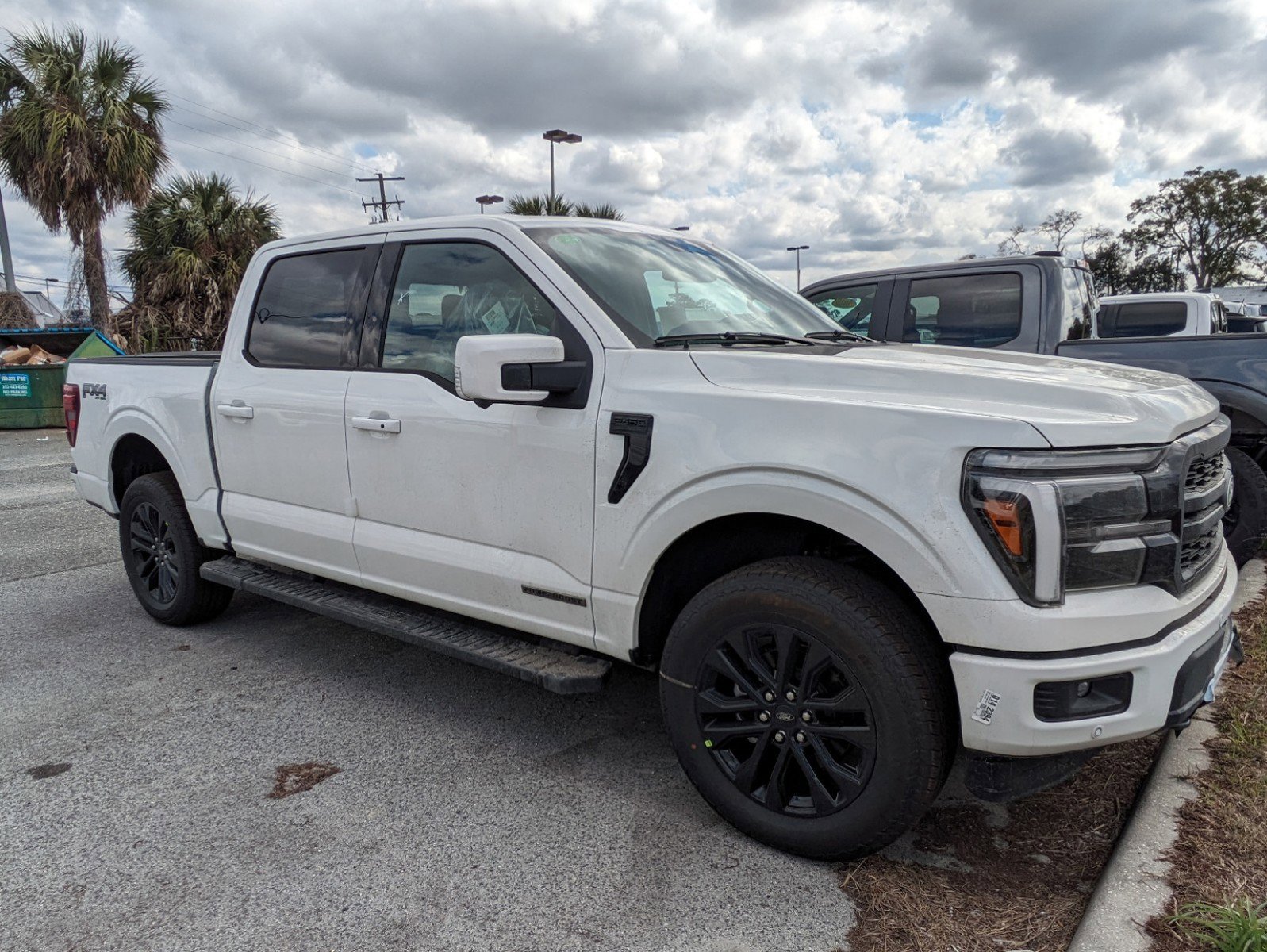 2025 Ford F-150 Lariat photo 2