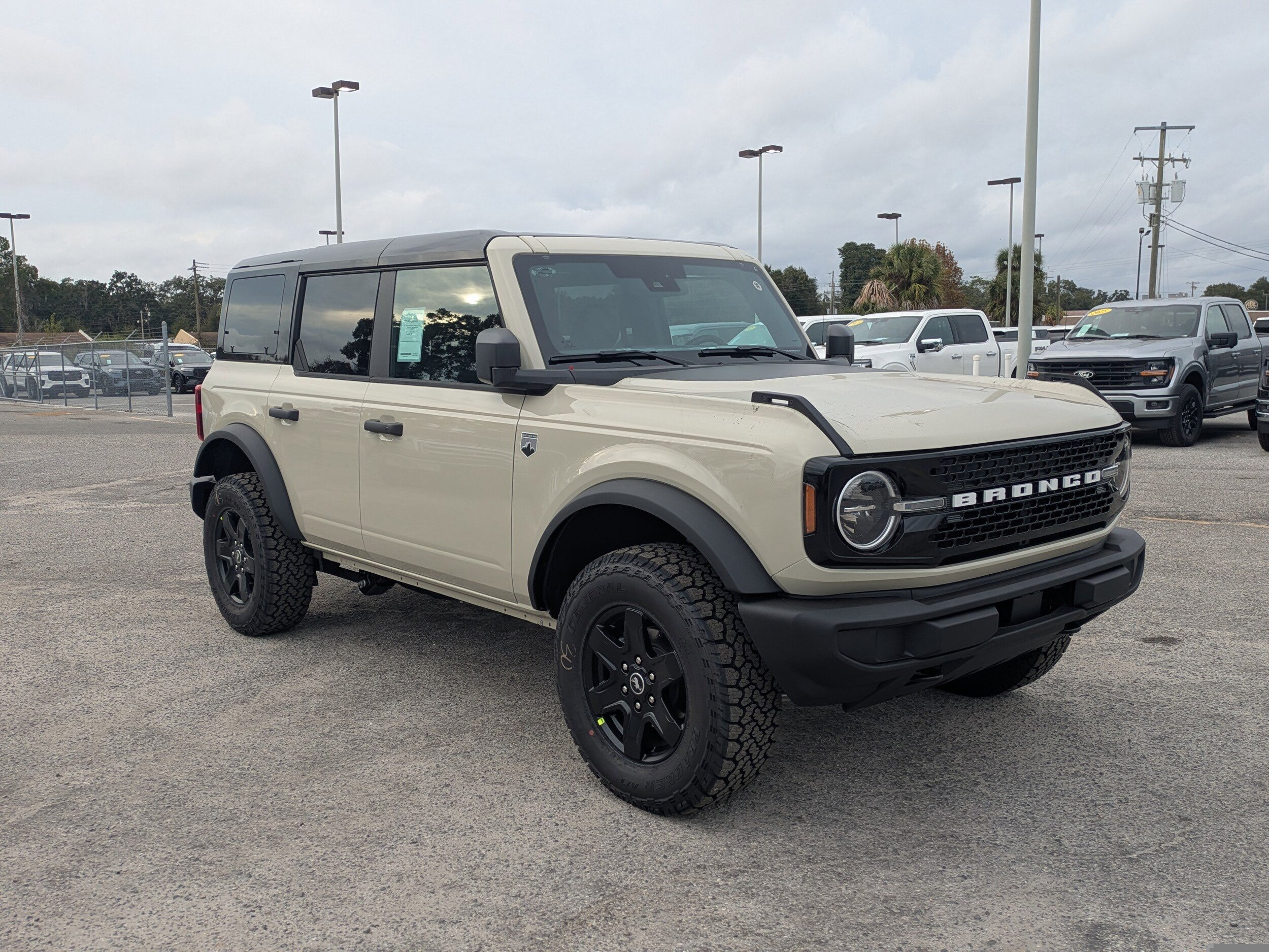 2025 Ford Bronco Big Bend photo 2