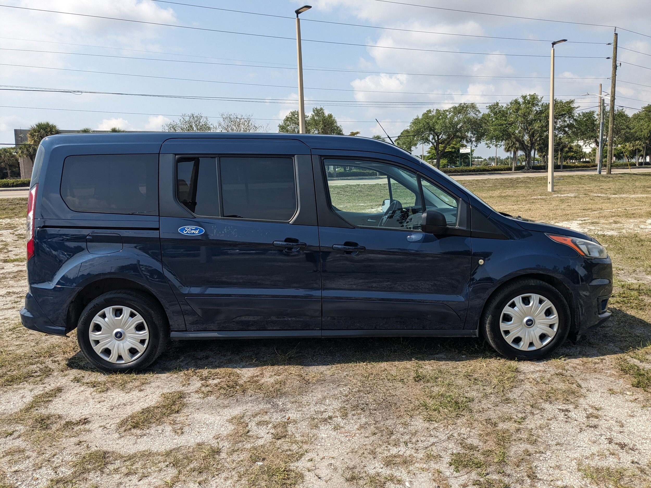 2020 Ford Transit XLT Wagon Passenger photo 3