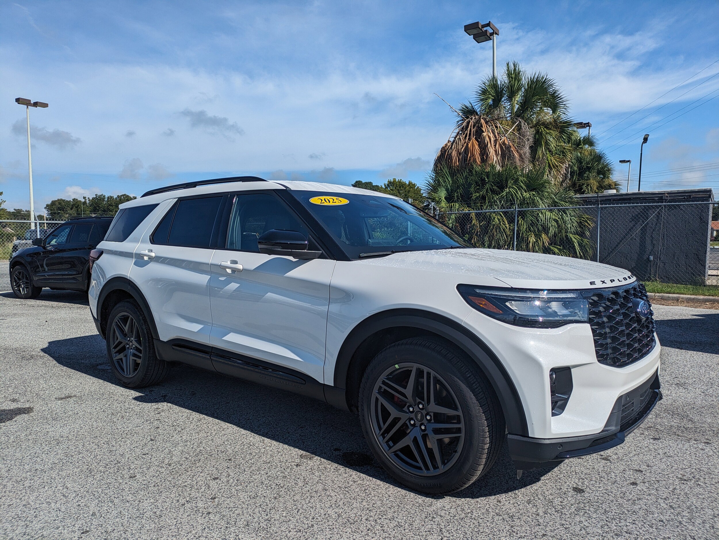 2025 Ford Explorer ST photo 2