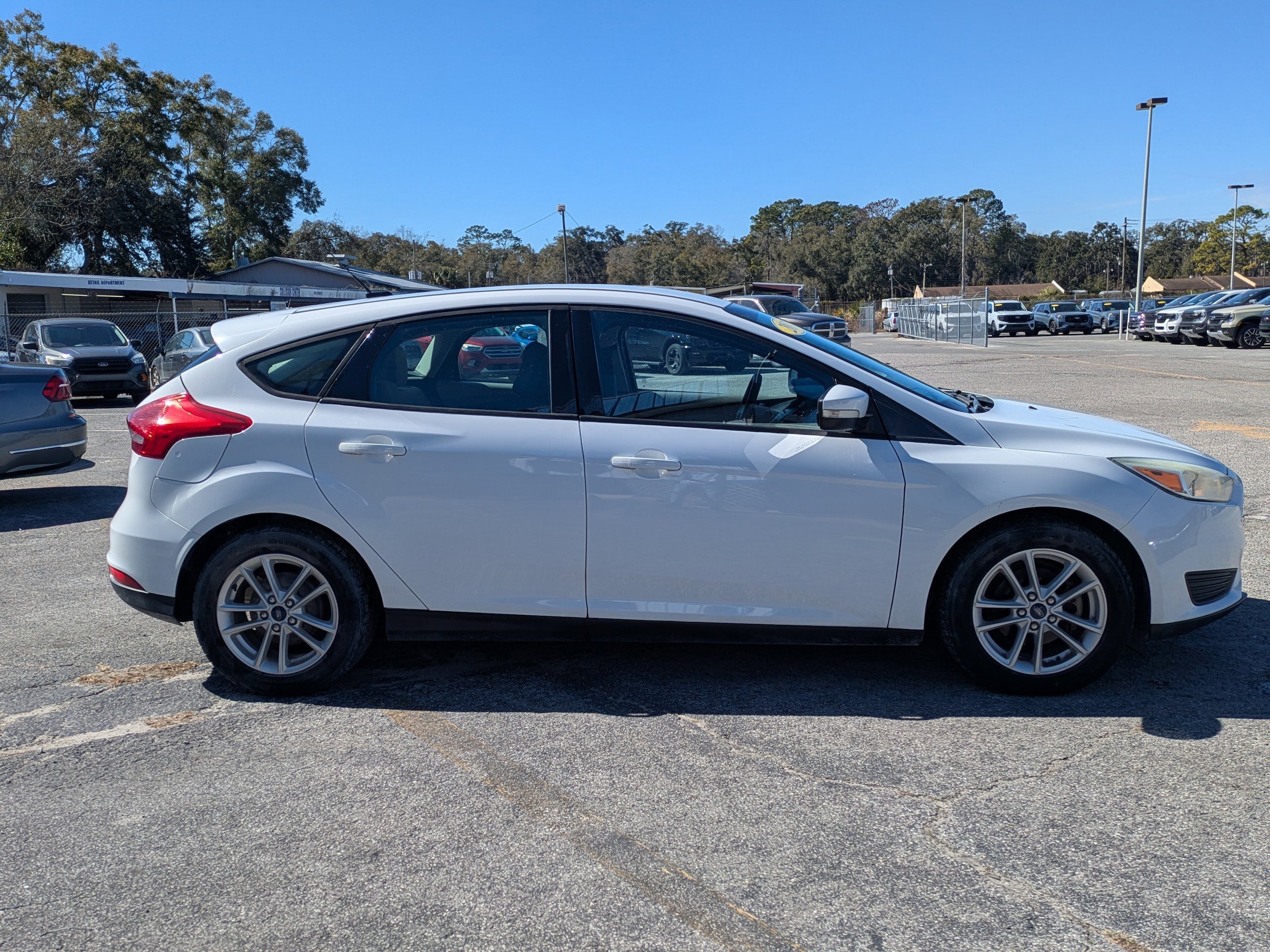 Used 2017 Ford Focus SE with VIN 1FADP3K26HL246547 for sale in Chiefland, FL