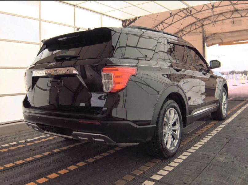 2024 Ford Explorer XLT photo 2