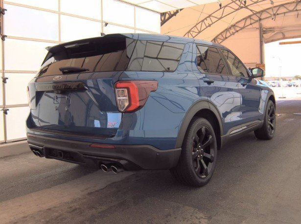 2022 Ford Explorer ST photo 3