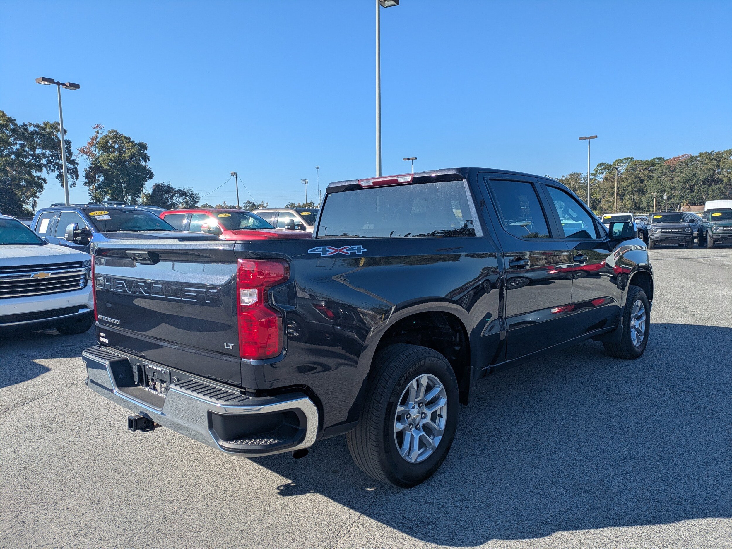2022 Chevrolet Silverado 1500 LT photo 4