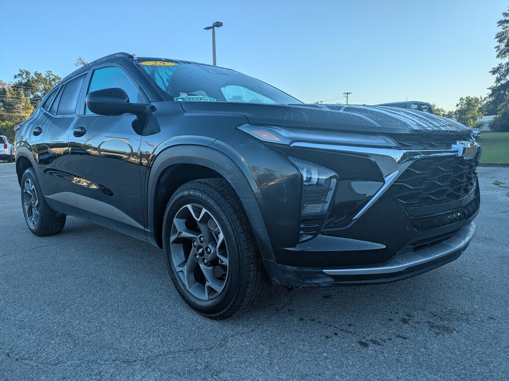 Used 2025 Chevrolet Trax LT SUV