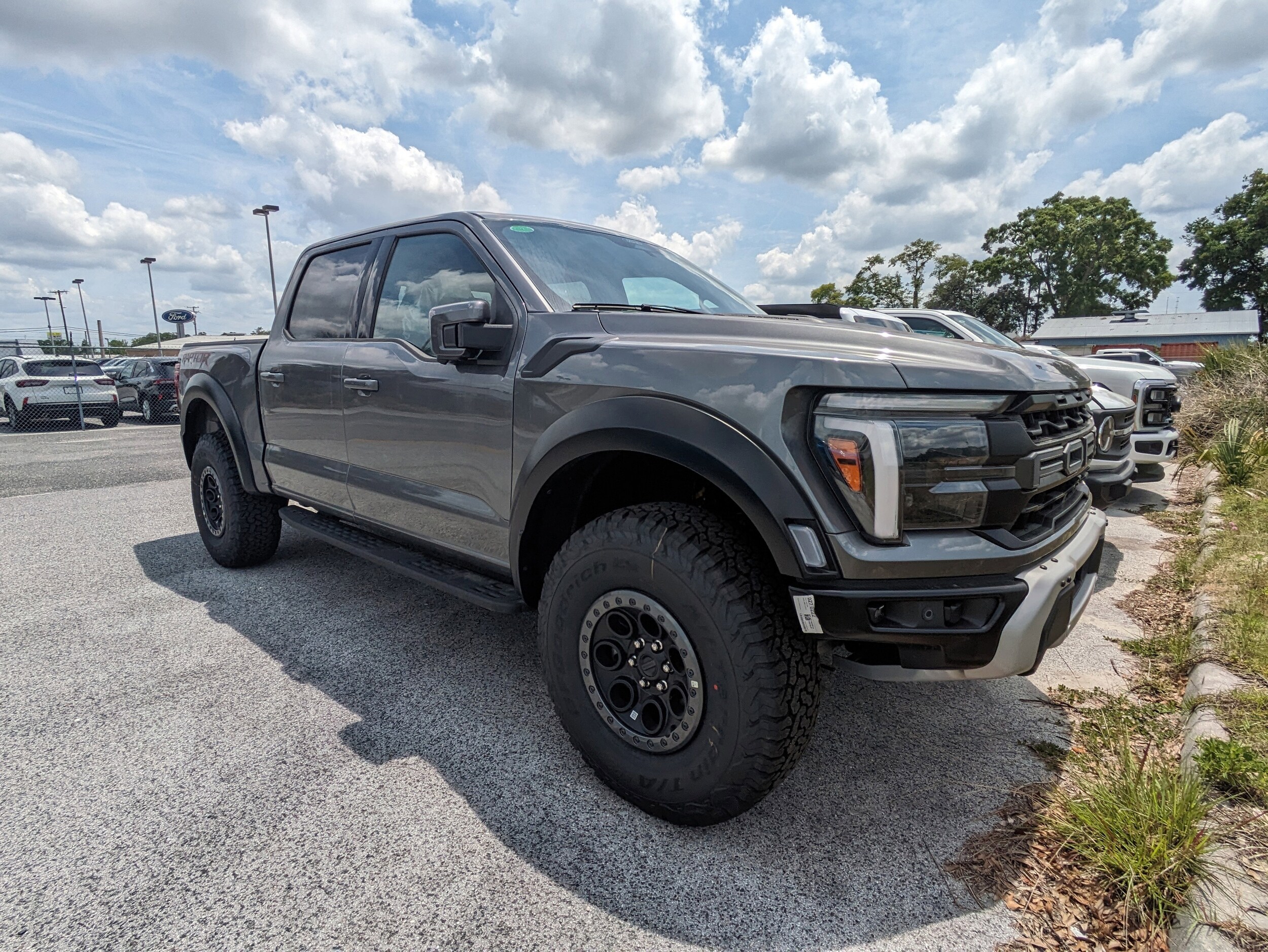 2025 Ford F-150 Raptor photo 2