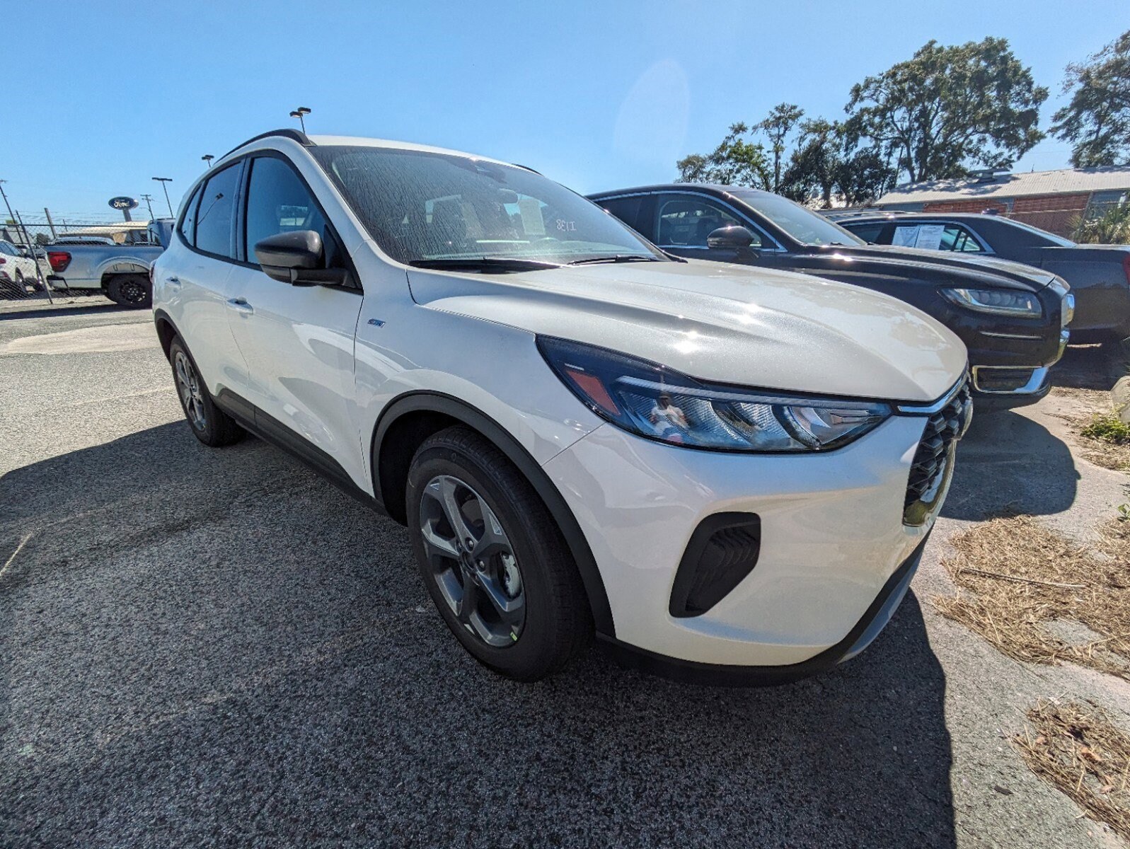 2025 Ford Escape ST-Line photo 2
