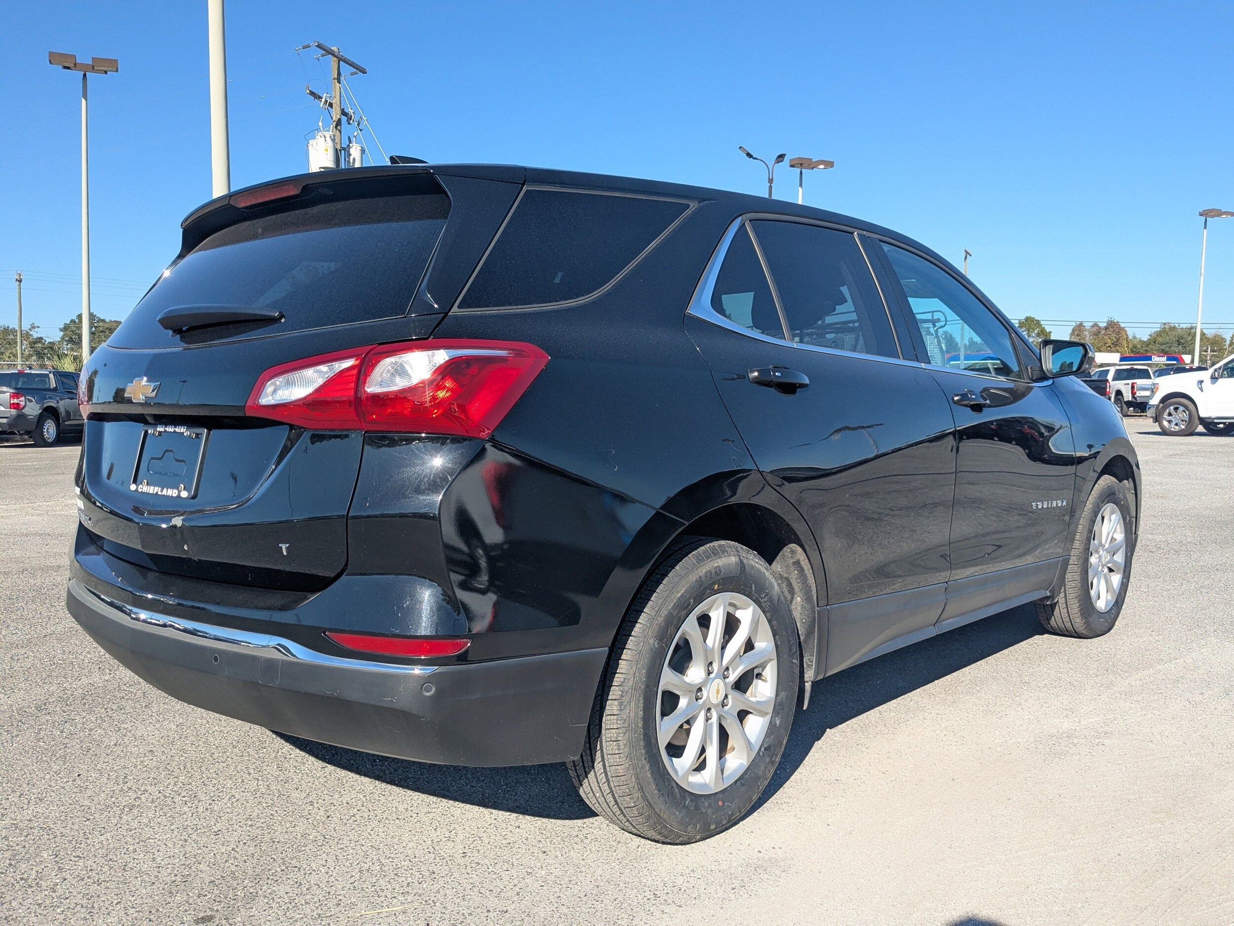 2018 Chevrolet Equinox LT photo 2