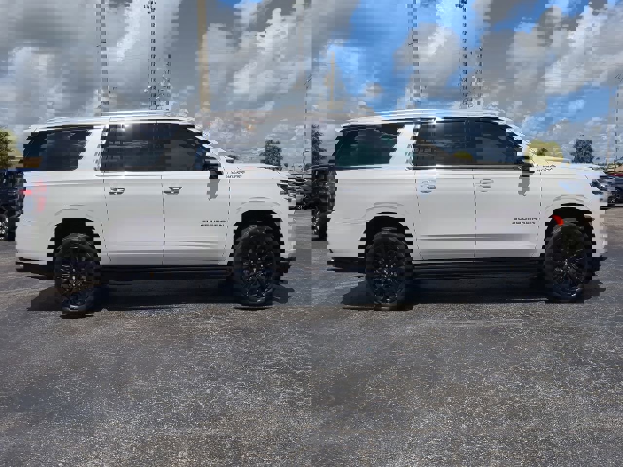 2024 Chevrolet Suburban High Country photo 3