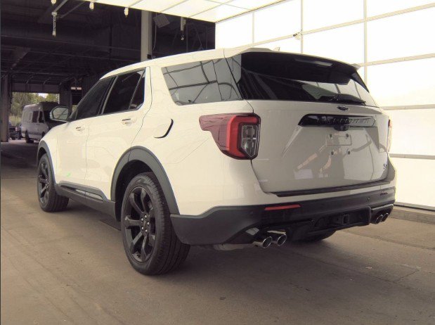 2022 Ford Explorer ST photo 3