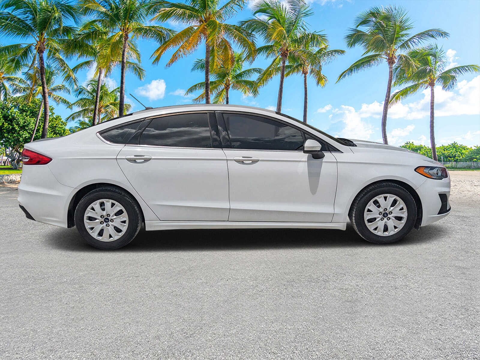 2019 Ford Fusion S photo 2