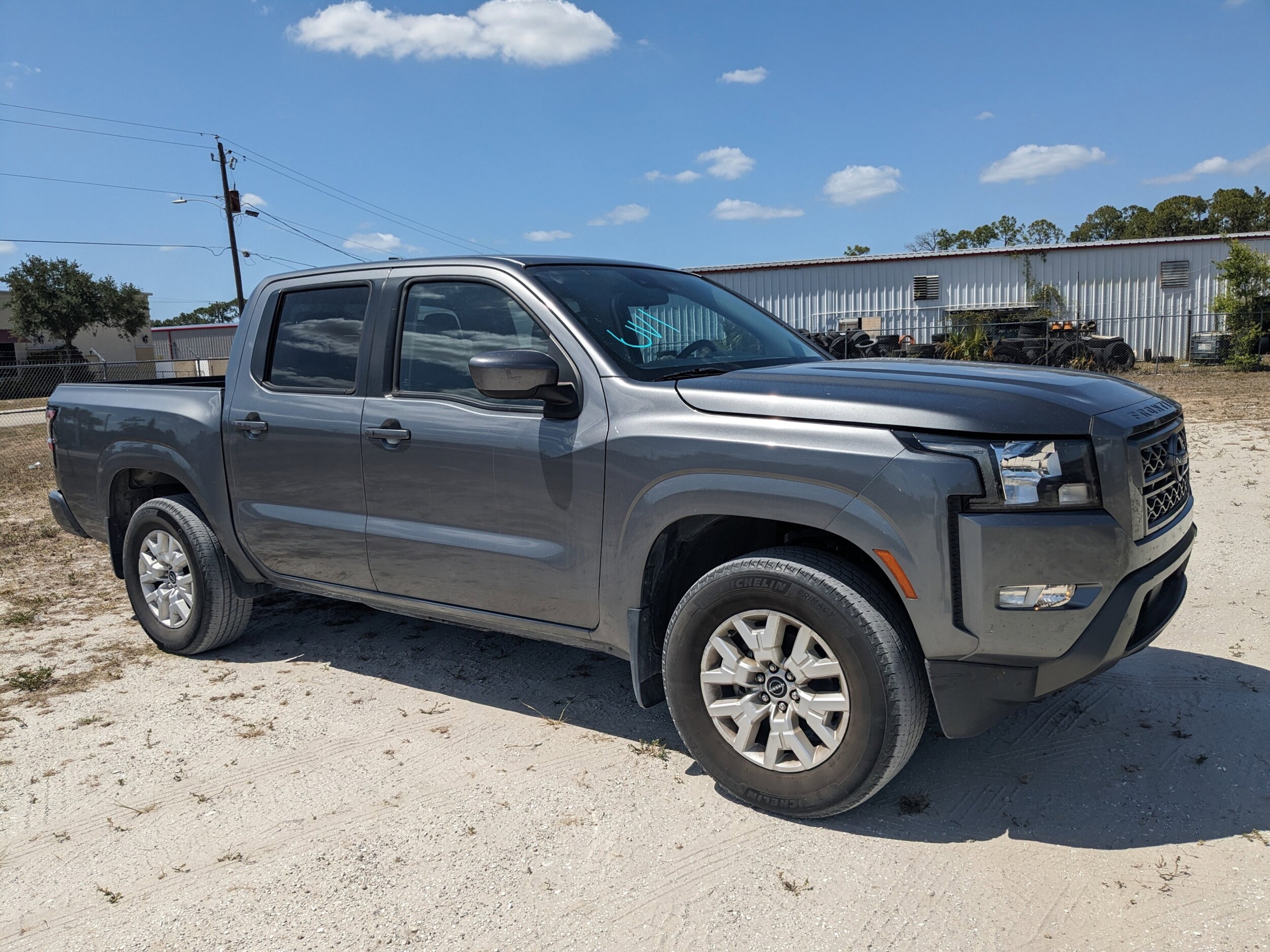 2022 Nissan Frontier SV photo 2