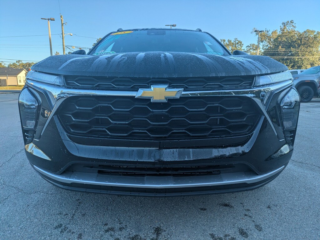 Used 2025 Chevrolet Trax LT SUV