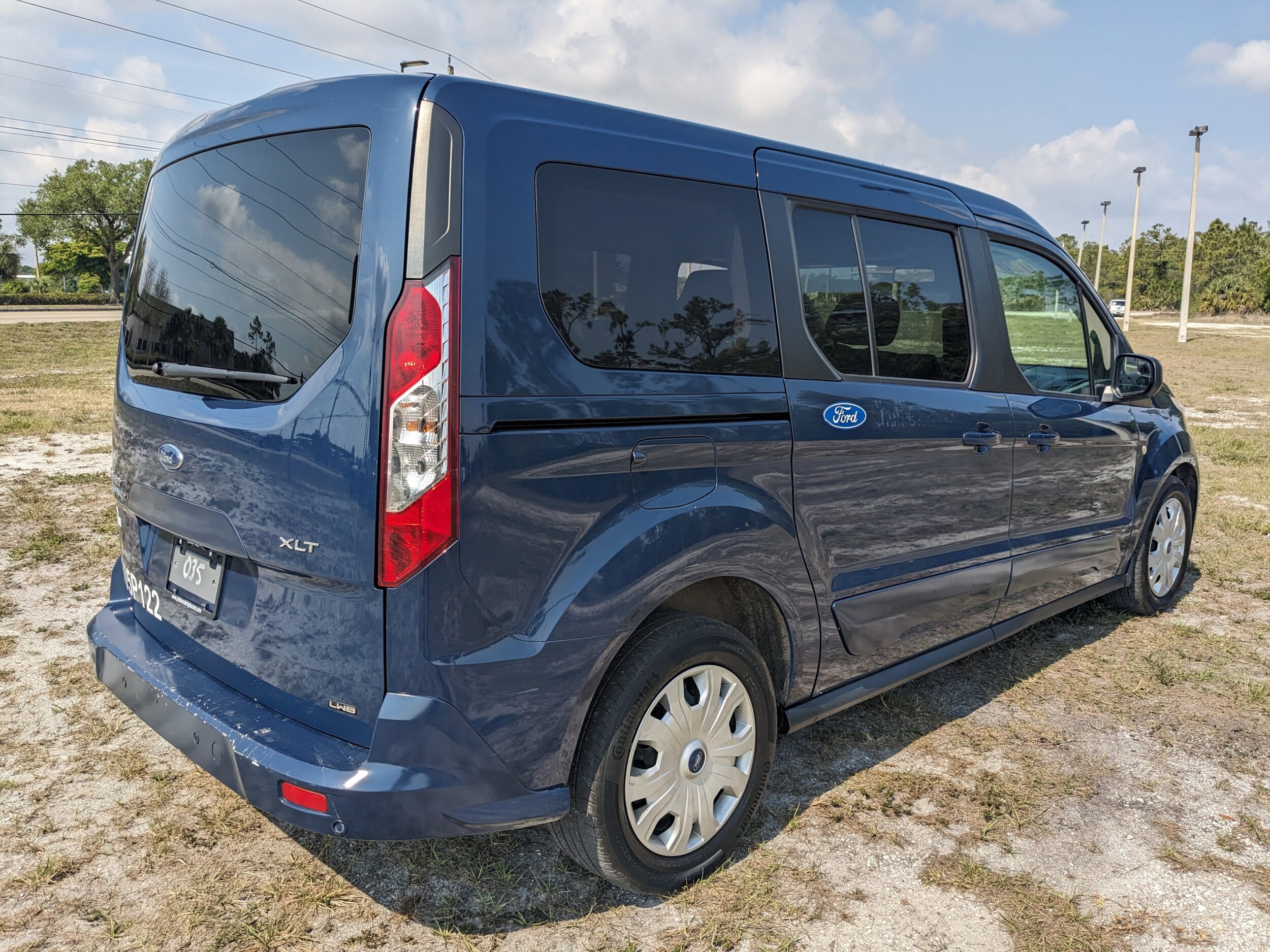 2020 Ford Transit XLT Wagon Passenger photo 4