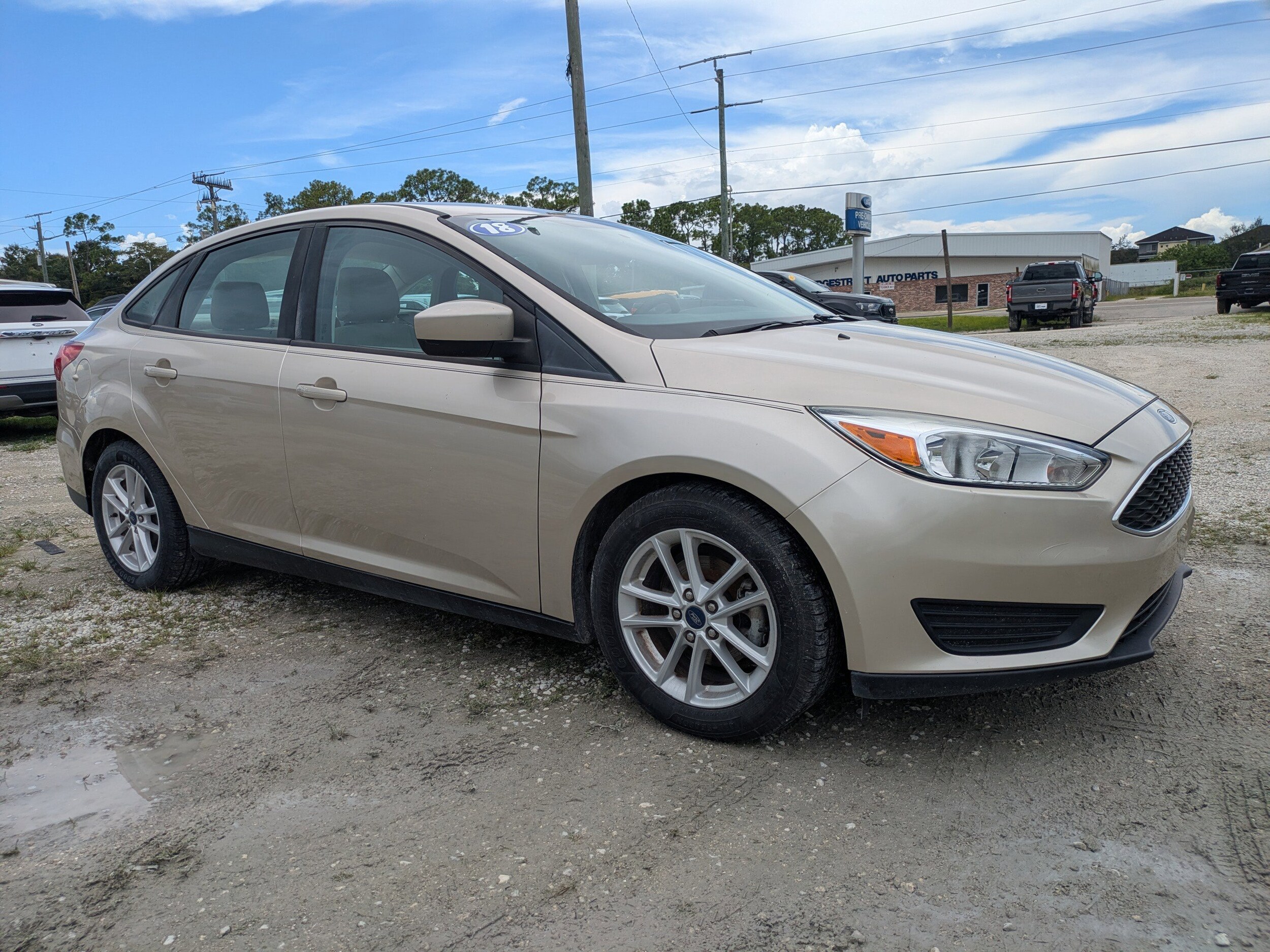 2018 Ford Focus SE photo 2