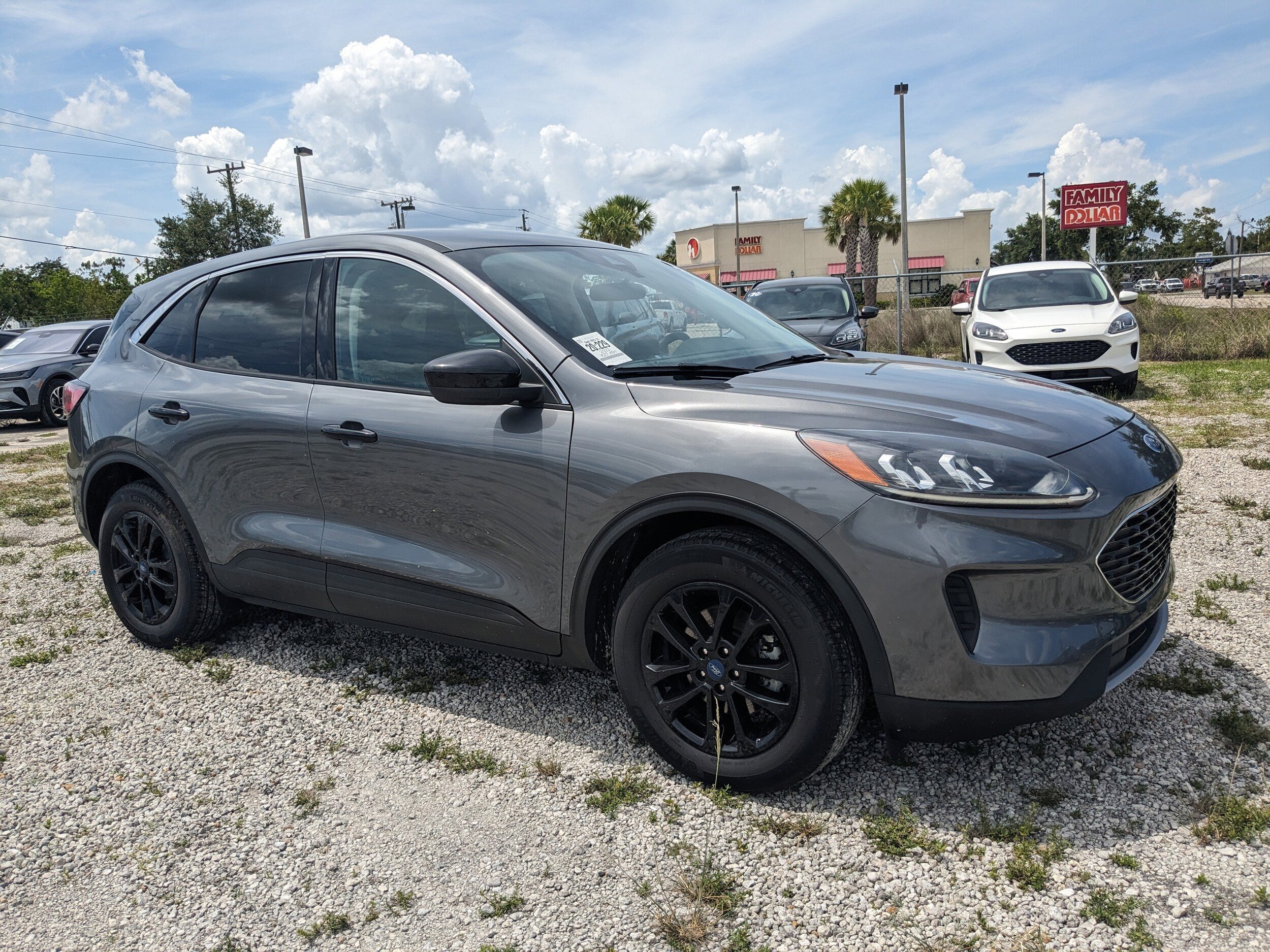 2022 Ford Escape SE photo 2