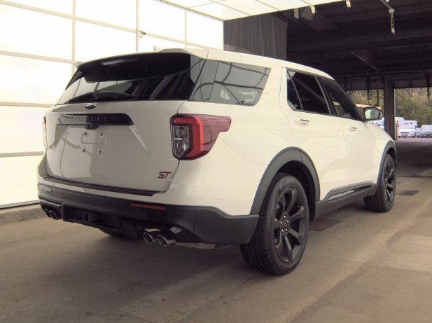 2022 Ford Explorer ST photo 2