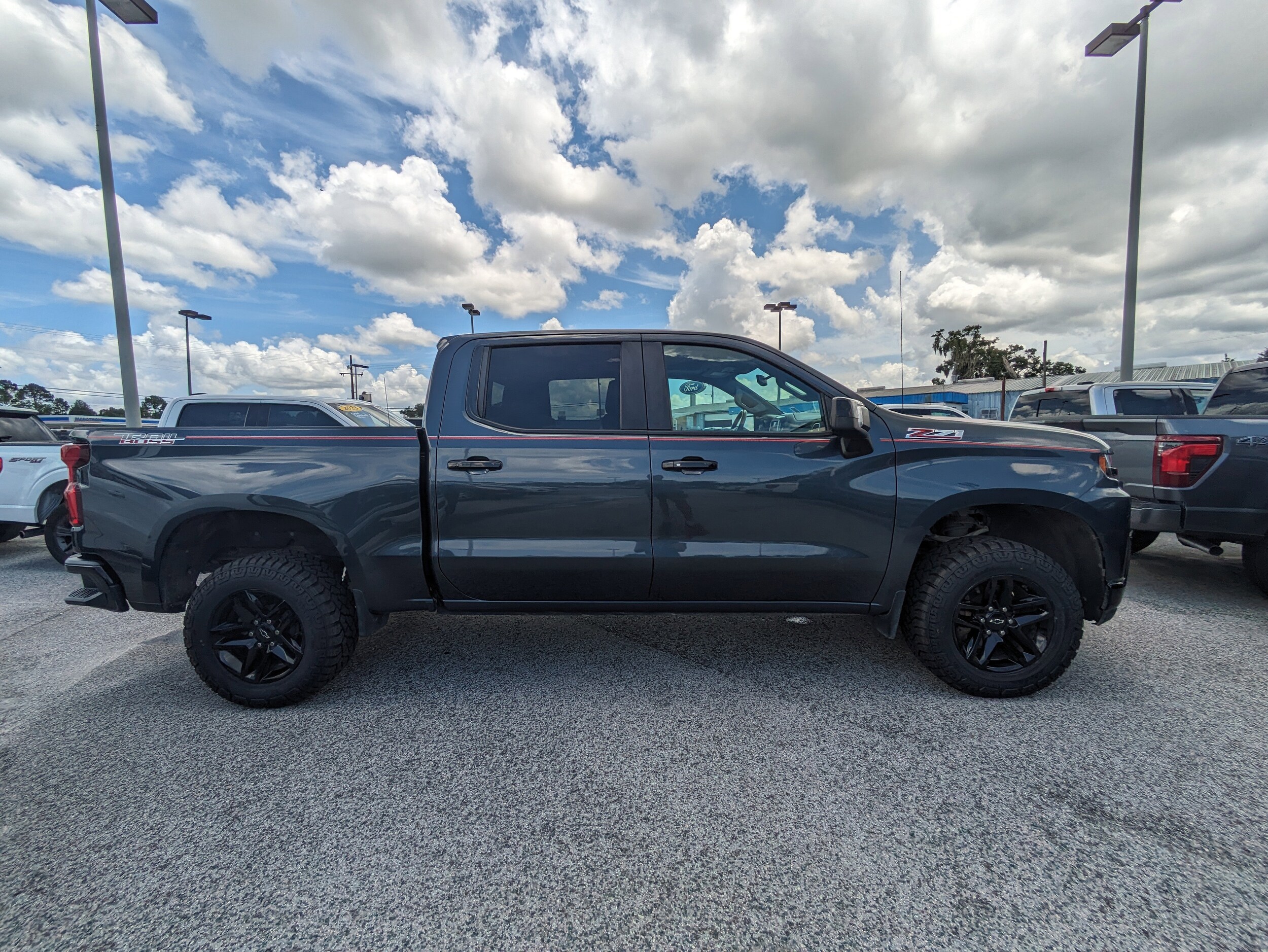 2020 Chevrolet Silverado 1500 LT Trail Boss photo 3
