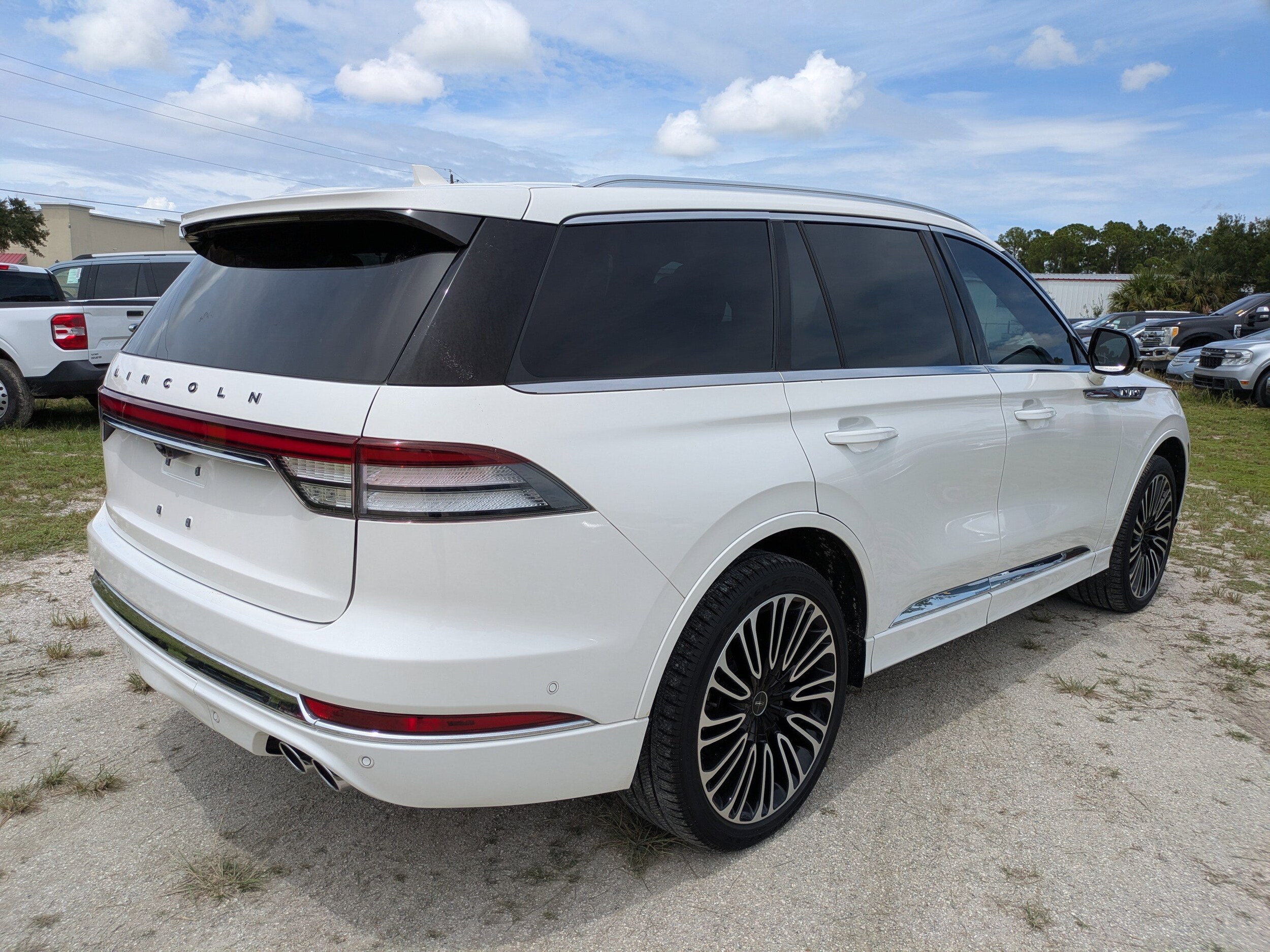 2023 Lincoln Aviator Black Label photo 4