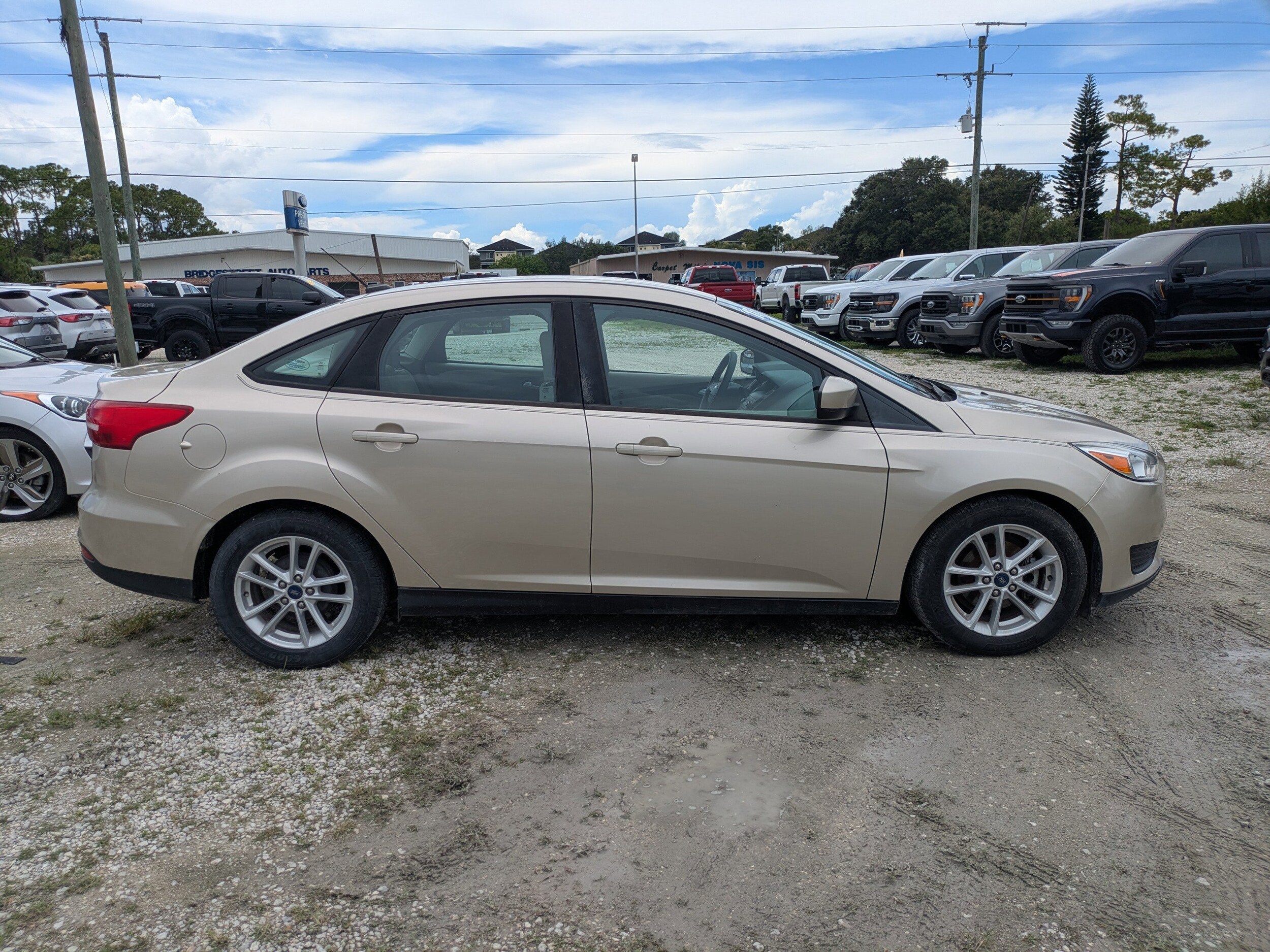 2018 Ford Focus SE photo 3