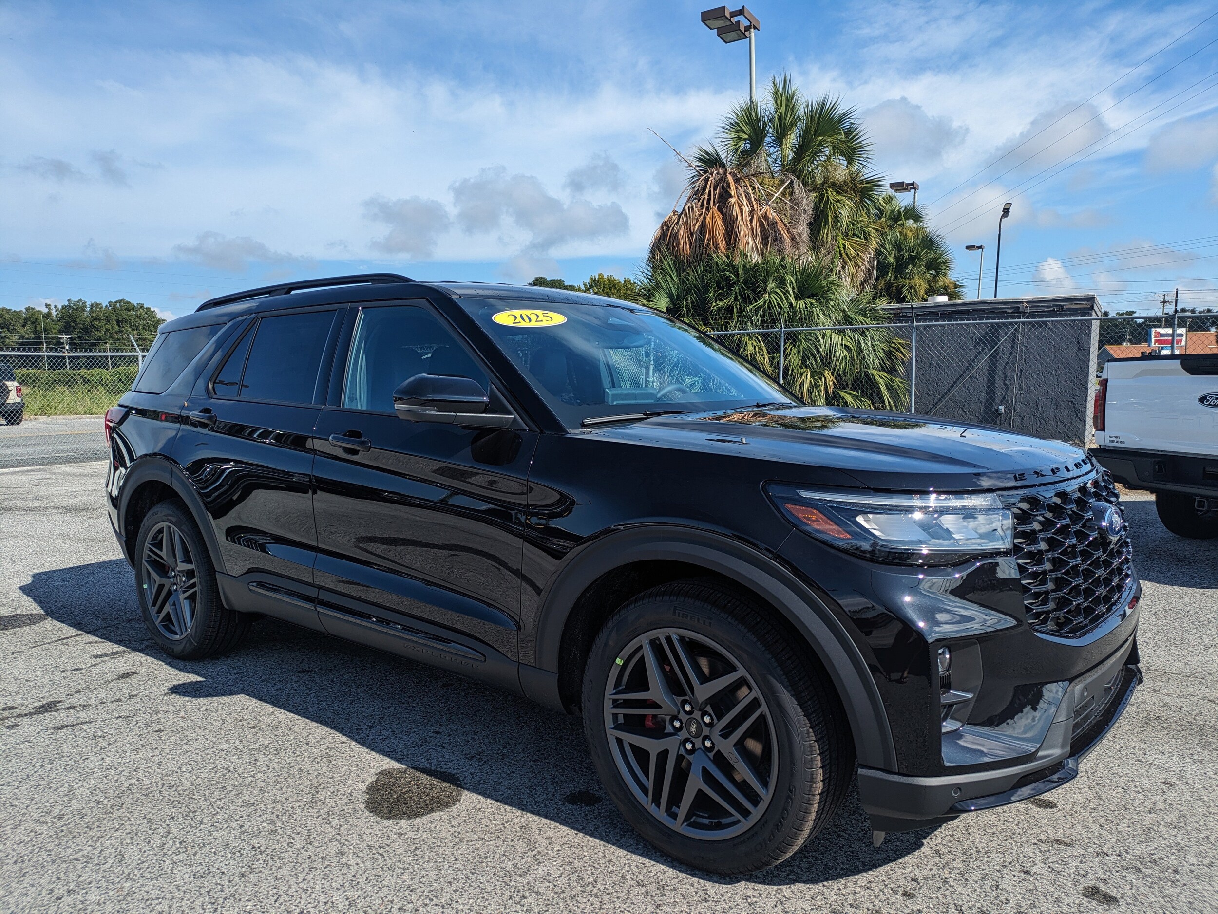 2025 Ford Explorer ST photo 2