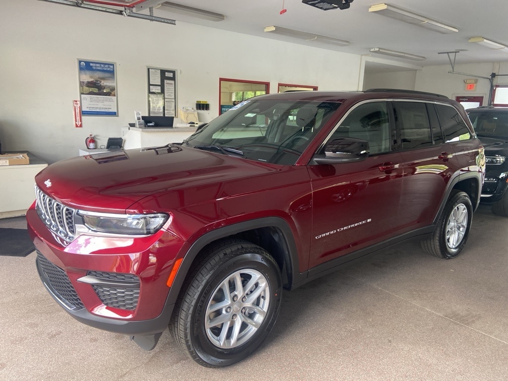 New 2025 Jeep Grand Cherokee LAREDO X 4X4 Sport Utility