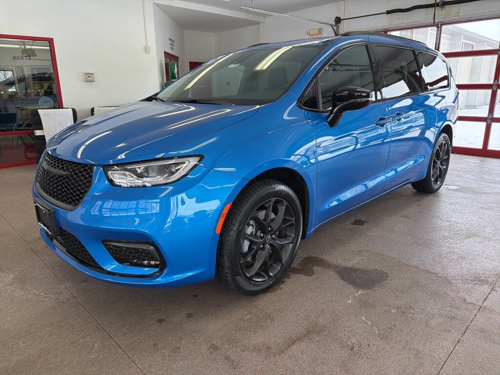 New 2026 Chrysler Pacifica SELECT AWD Passenger Van