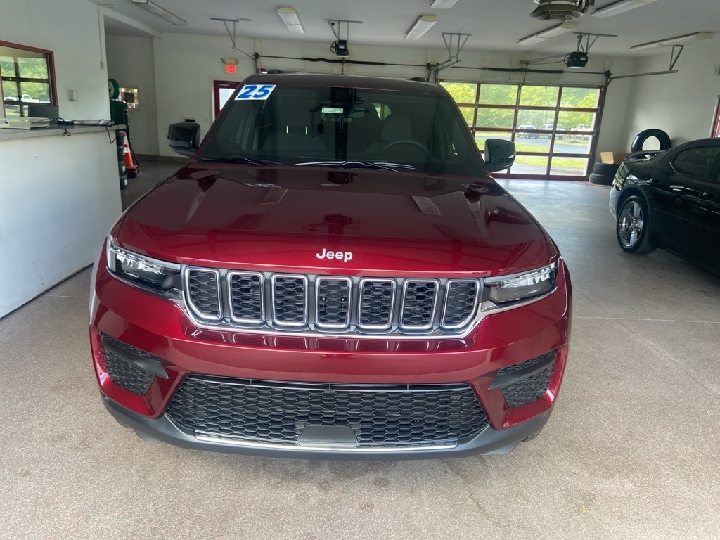 New 2025 Jeep Grand Cherokee LAREDO X 4X4 Sport Utility