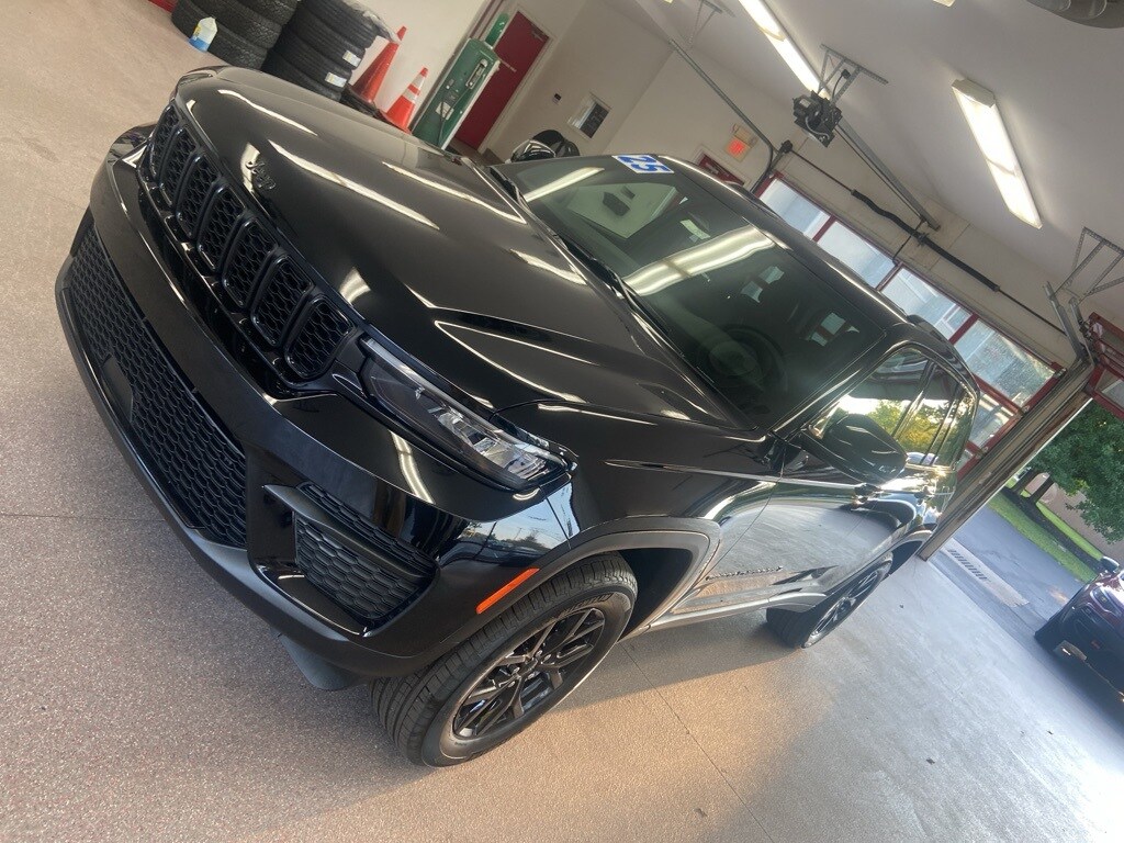 New 2025 Jeep Grand Cherokee ALTITUDE 4X4 Sport Utility