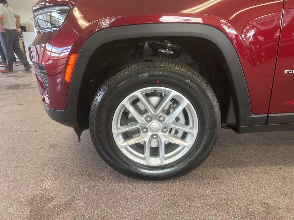 New 2025 Jeep Grand Cherokee LAREDO X 4X4 Sport Utility