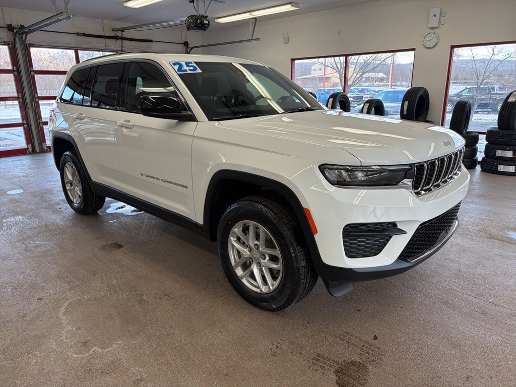 2025 Jeep Grand Cherokee Laredo's photo