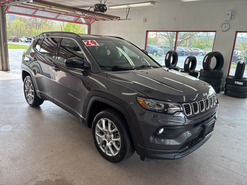 2024 Jeep Compass Latitude Lux