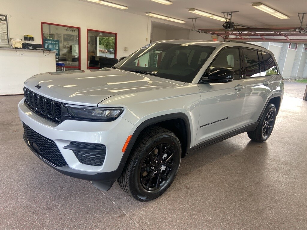 New 2025 Jeep Grand Cherokee ALTITUDE X 4X4 Sport Utility