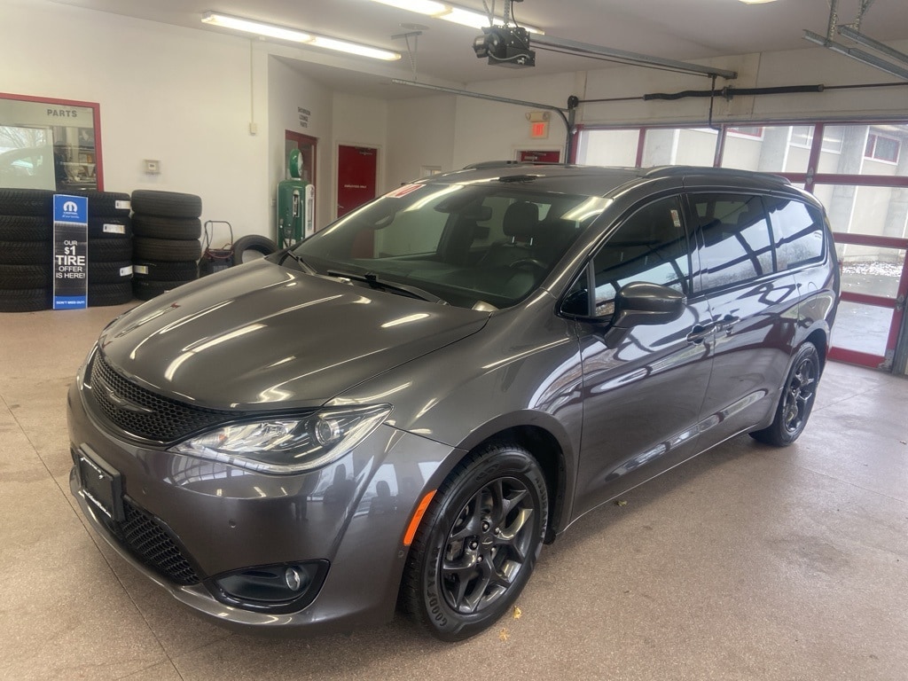 Used 2020 Chrysler Pacifica Touring L Minivan/Van
