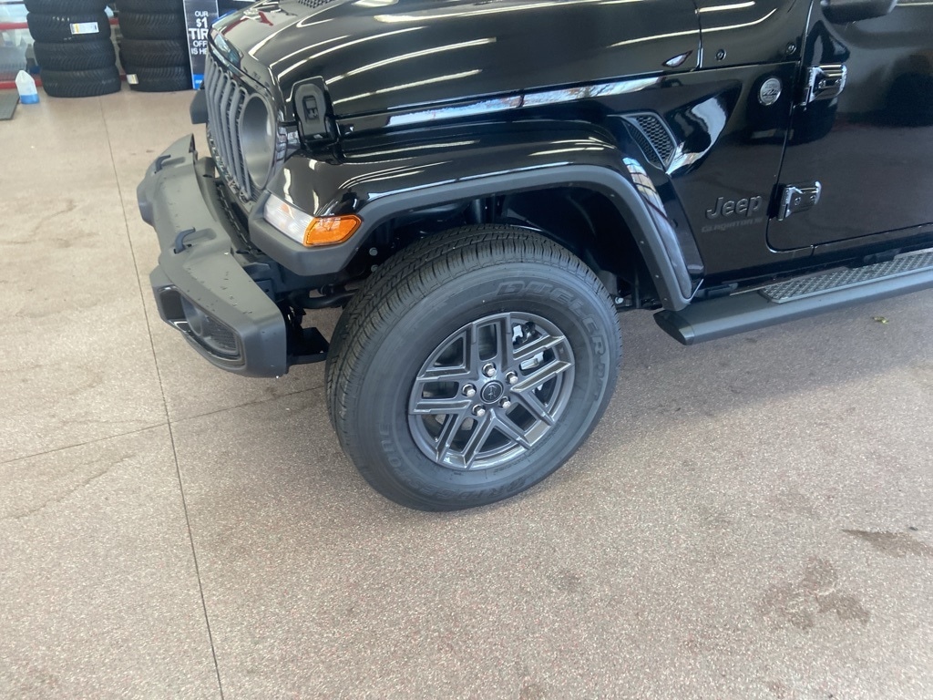 New 2025 Jeep Gladiator SPORT S 4X4 Pickup