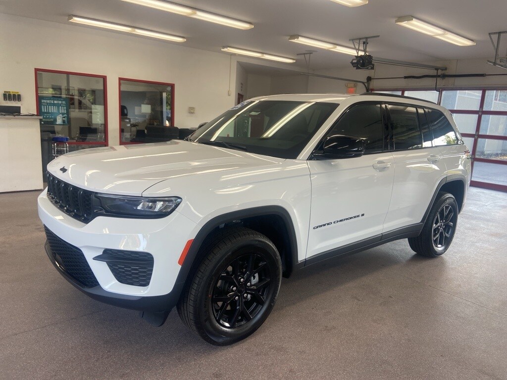 New 2025 Jeep Grand Cherokee ALTITUDE 4X4 Sport Utility