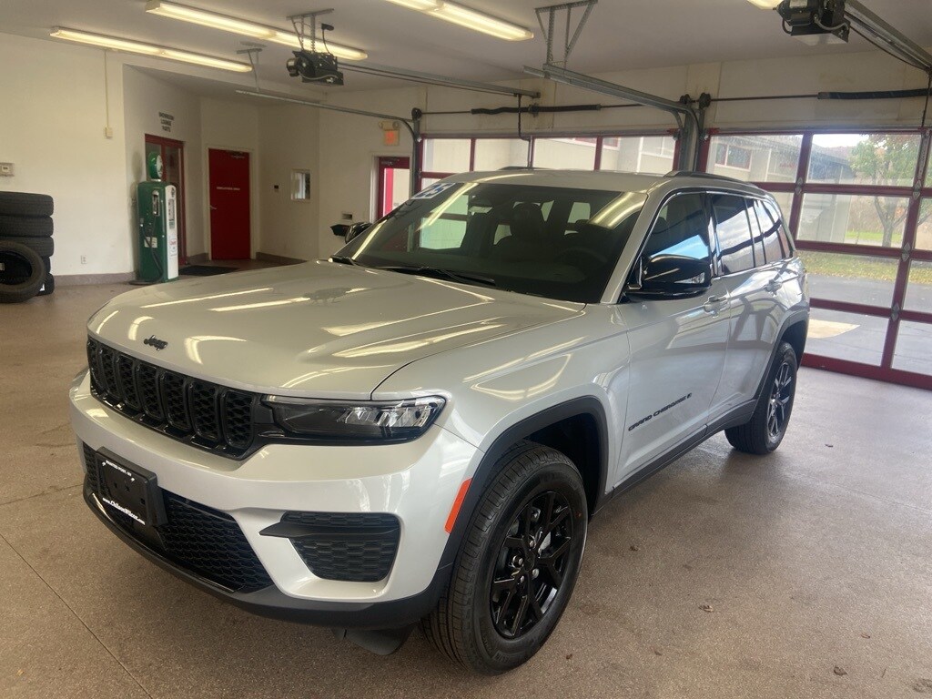 New 2025 Jeep Grand Cherokee ALTITUDE 4X4 Sport Utility