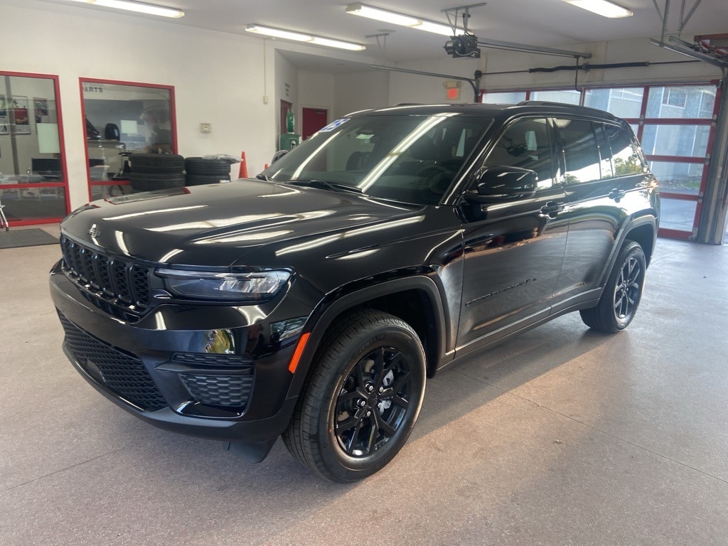 New 2025 Jeep Grand Cherokee ALTITUDE 4X4 Sport Utility
