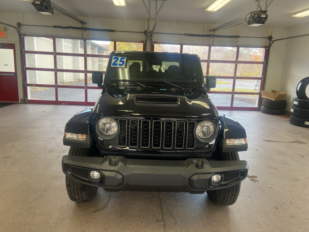 New 2025 Jeep Gladiator SPORT S 4X4 Pickup
