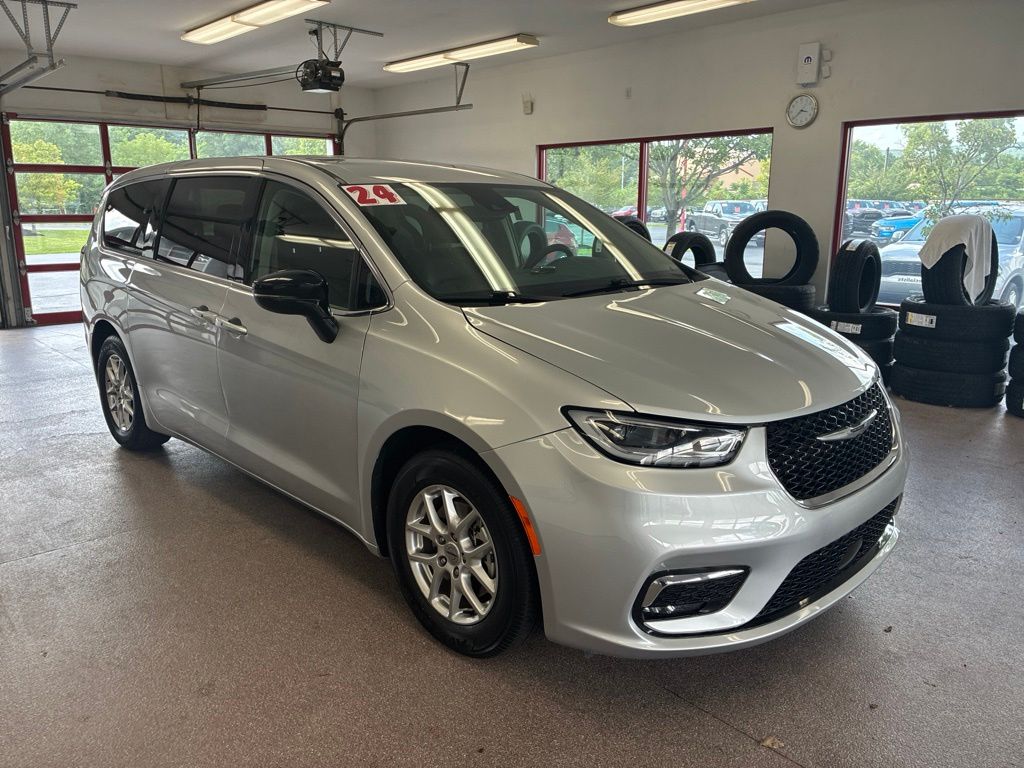 2024 Chrysler Pacifica 